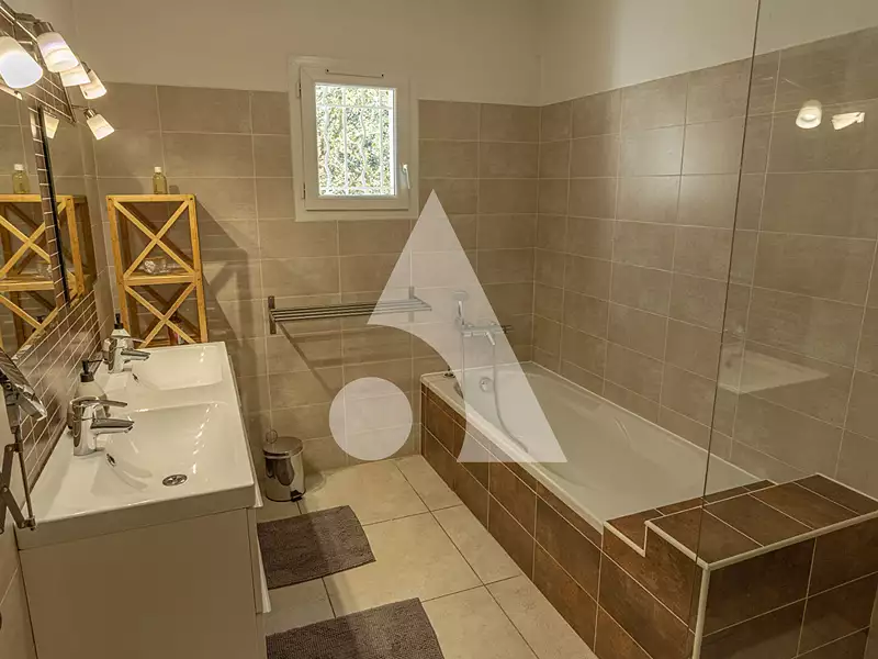 Maison, 250 m²