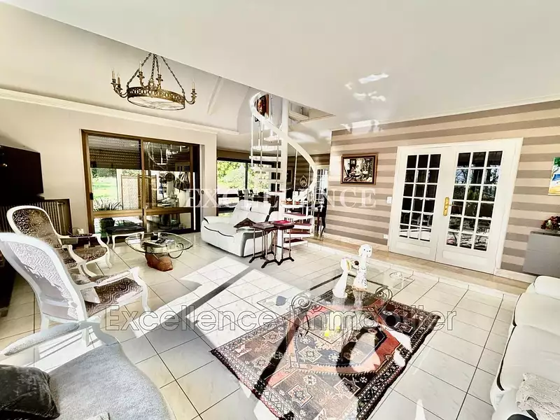Maison, 320 m²