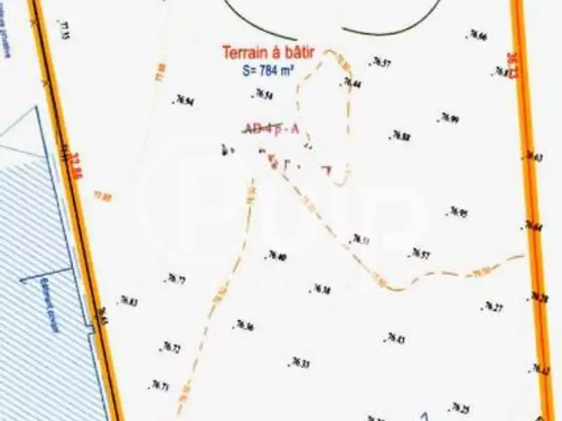 Terrain, 784 m²