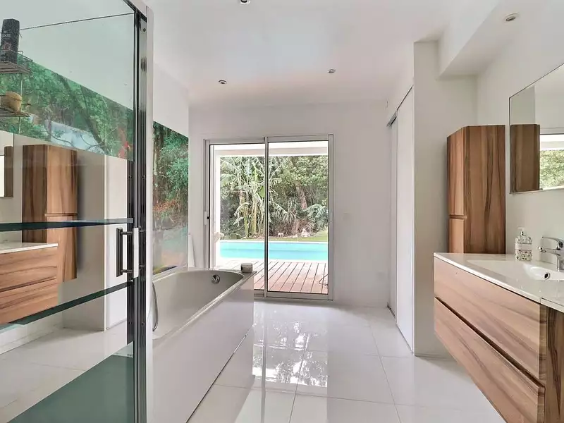 Maison, 246 m²