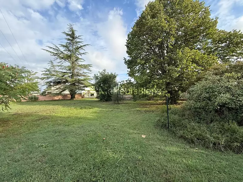 Terrain, 800 m²