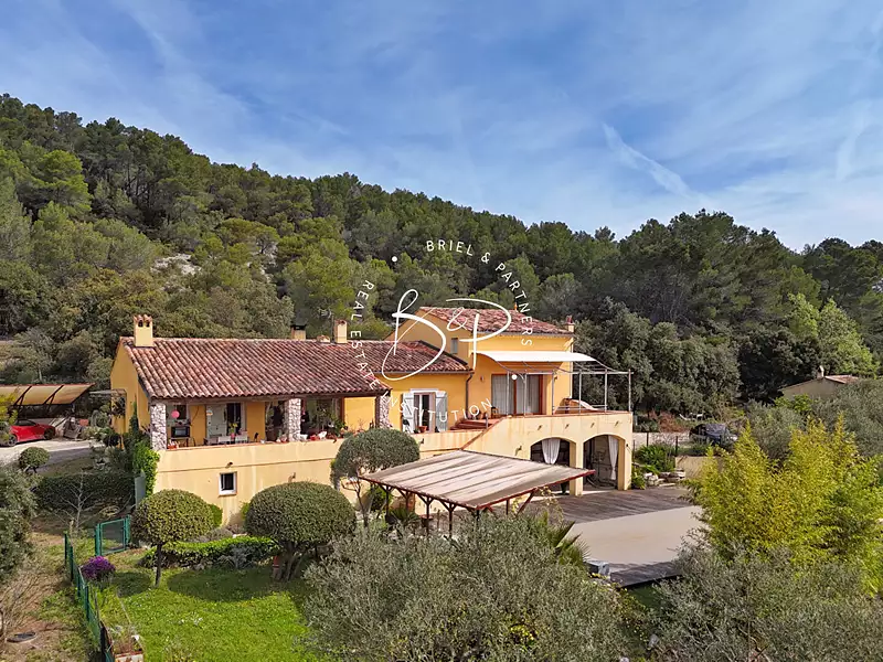 Maison, 166 m²
