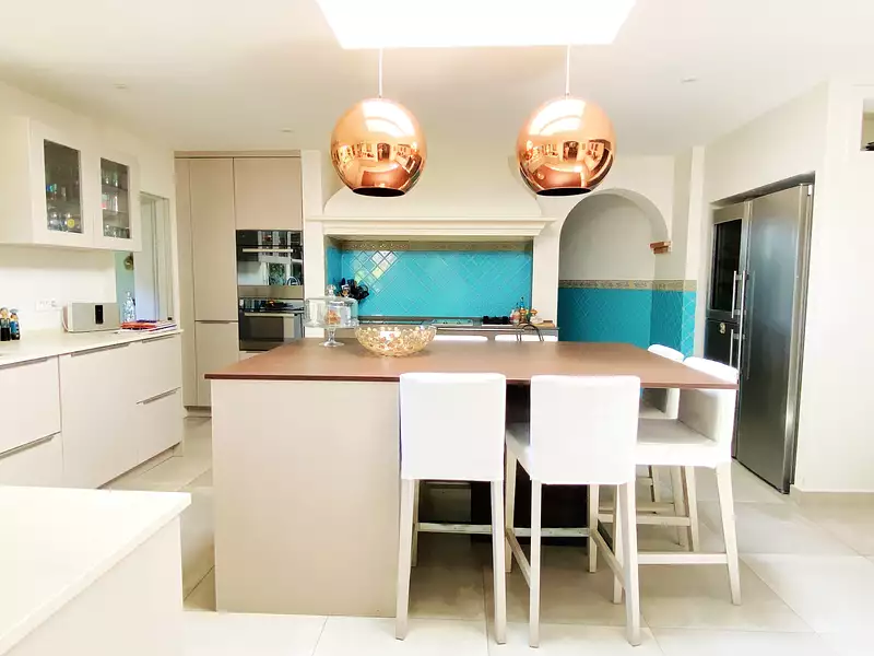 Maison, 240 m²