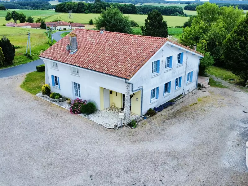 Maison, 255 m²