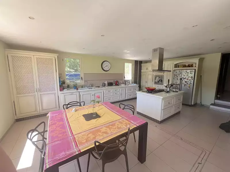 Maison, 245 m²