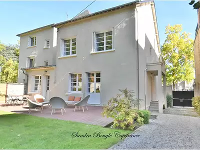 Maison, 239 m²