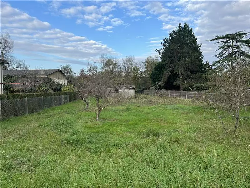 Terrain, 2 004 m²