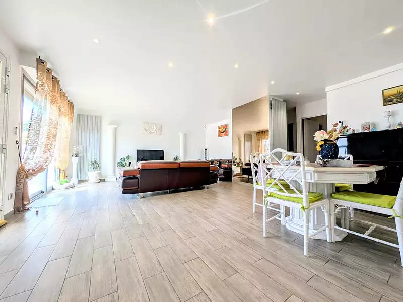 Maison, 370 m²