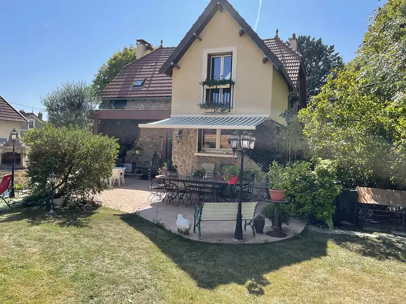 Maison, 303 m²