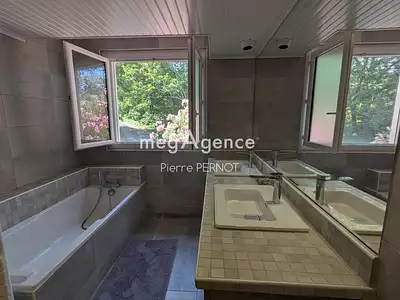 Maison, 240 m²