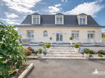 Maison, 280 m²