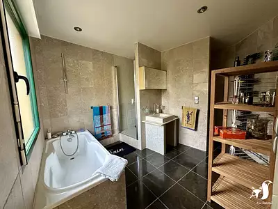 Maison, 240 m²