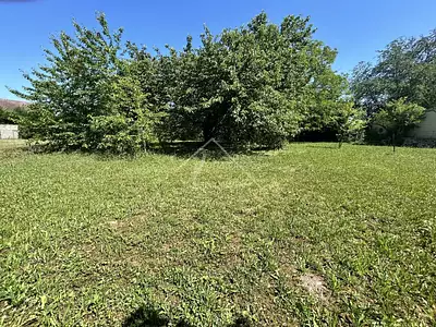 Terrain, 619 m²