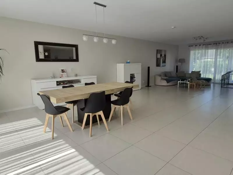 Maison, 192 m²