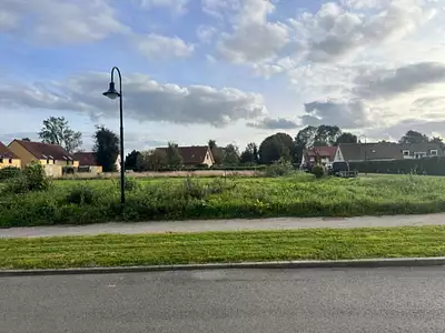 Terrain, 1 090 m²
