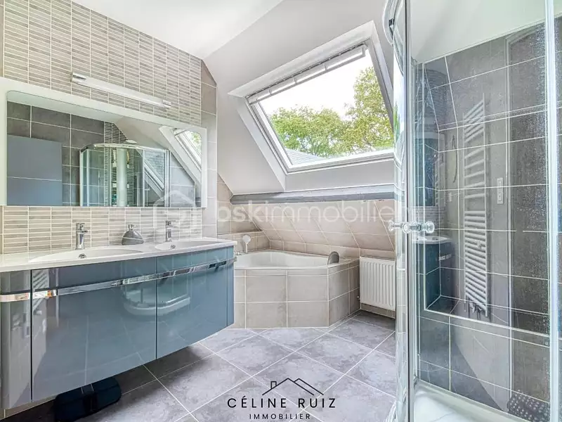 Maison, 275 m²