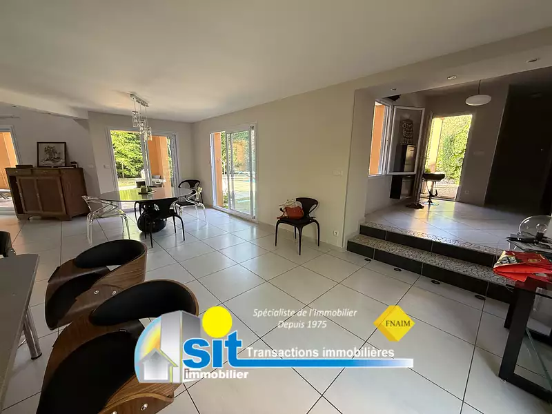 Maison, 300 m²