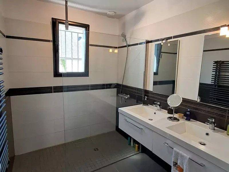 Maison, 250 m²