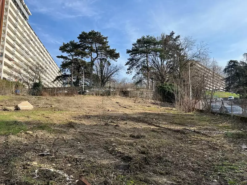 Terrain, 1 400 m²