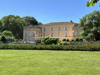 Maison, 1 700 m²
