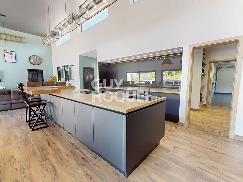 Maison, 240 m²