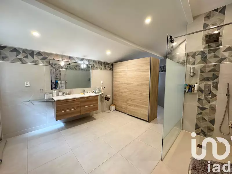 Maison, 244 m²