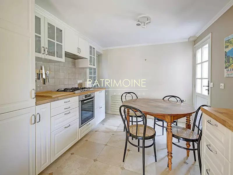 Maison, 240 m²