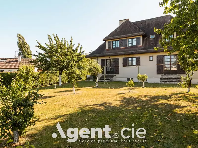 Maison, 240 m²