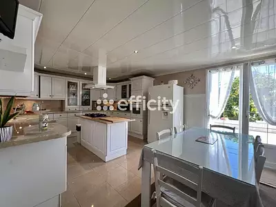 Maison, 197 m²
