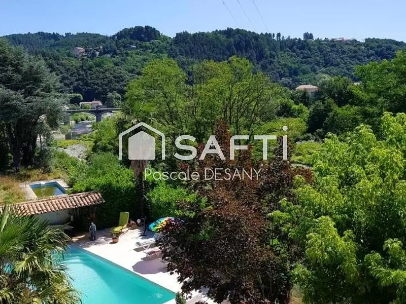 Maison, 275 m²