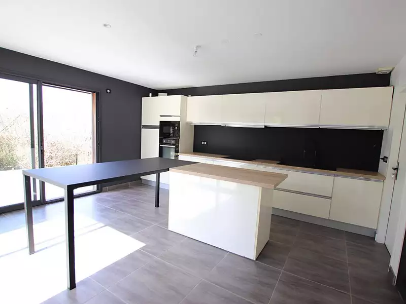 Maison, 225 m²