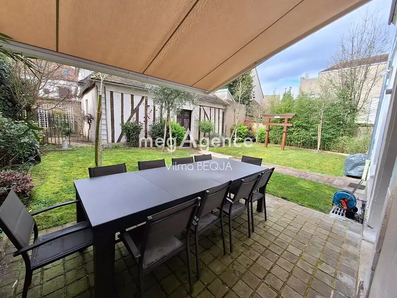 Maison, 285 m²
