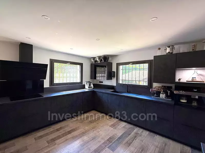 Maison, 250 m²