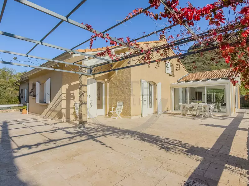 Maison, 166 m²