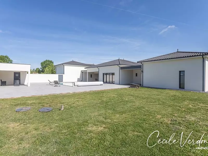 Maison, 281 m²
