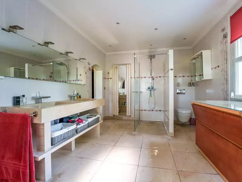 Maison, 335 m²