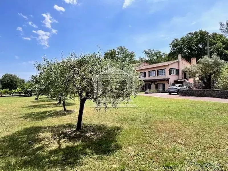 Maison, 240 m²