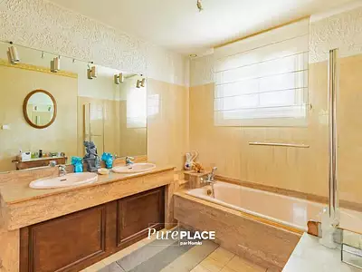 Maison, 230 m²