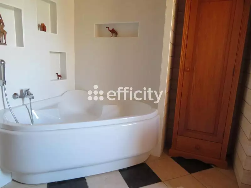 Maison, 212 m²