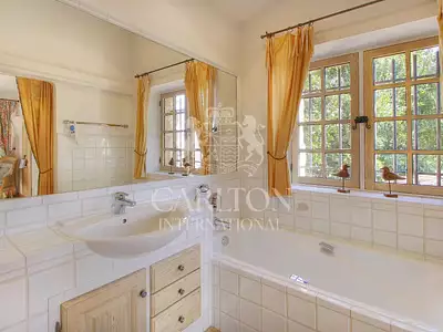 Maison, 250 m²