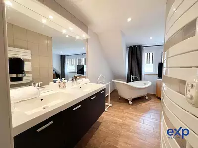 Maison, 711 m²