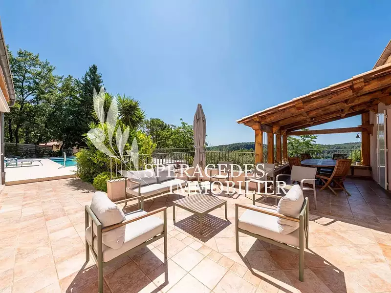 Maison, 248 m²