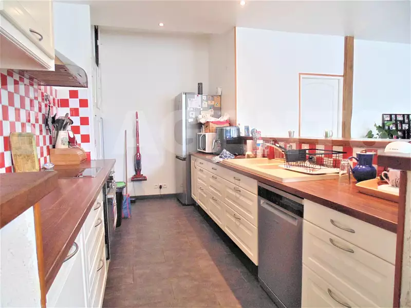 Maison, 240 m²