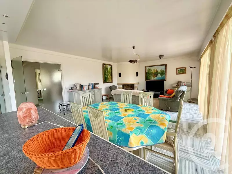 Maison, 215 m²