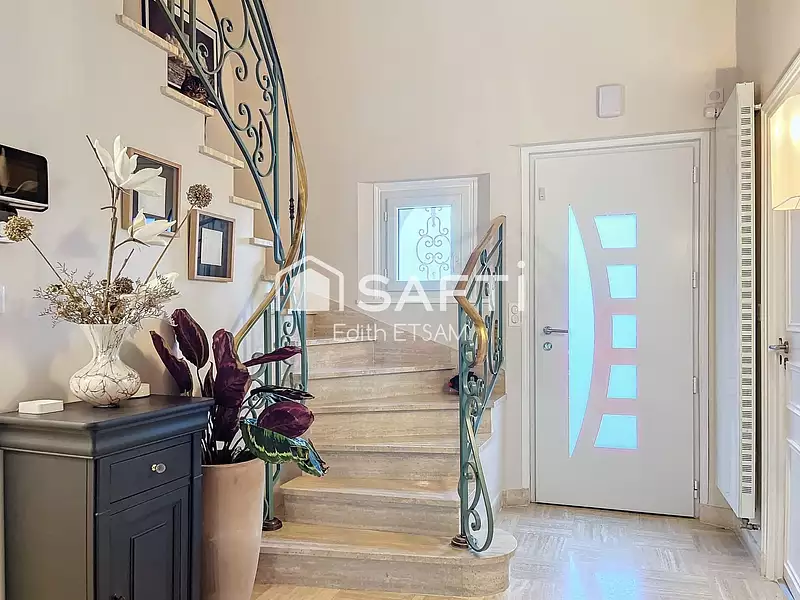 Maison, 216 m²