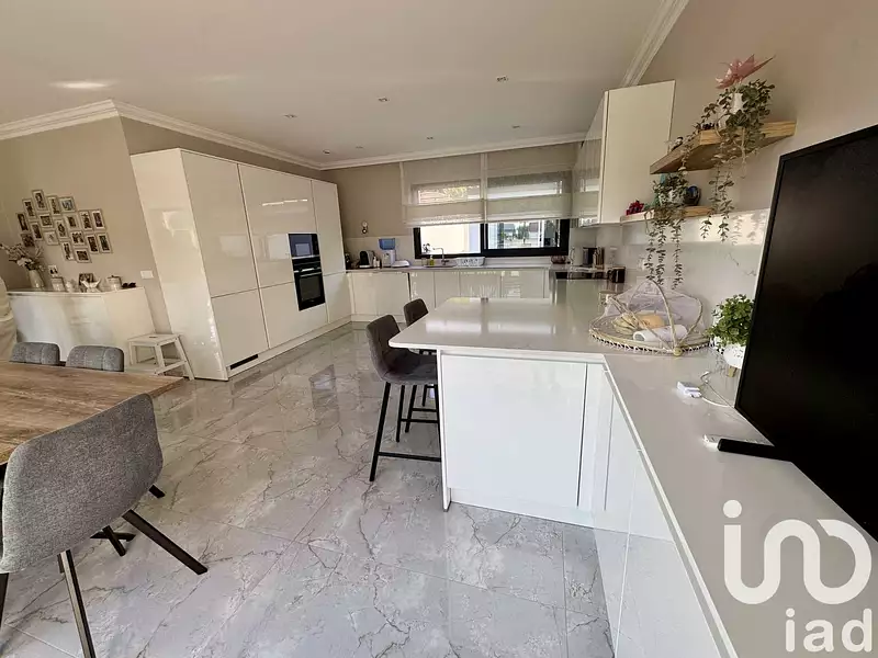 Maison, 280 m²