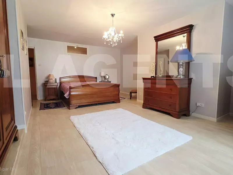 Maison, 298 m²