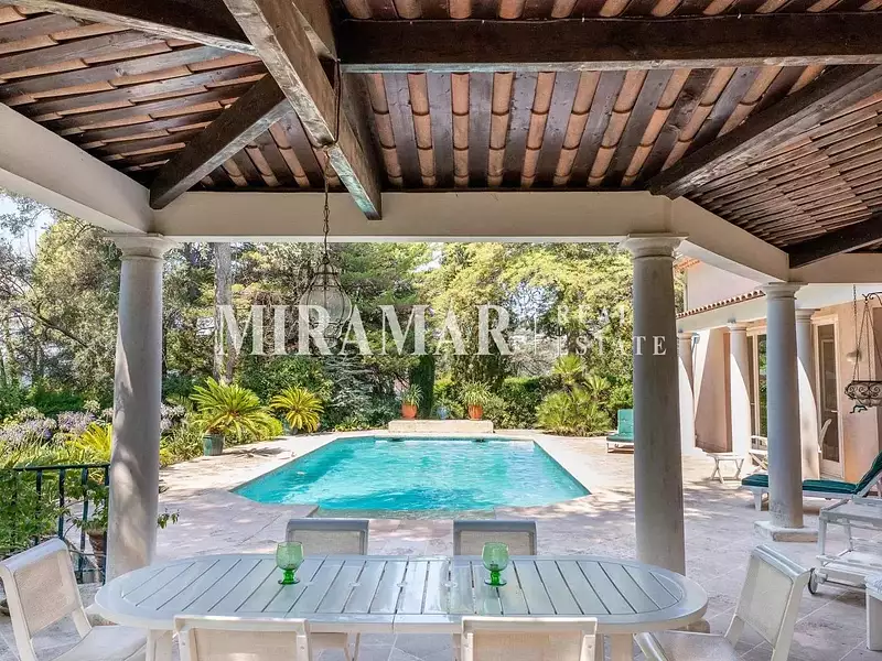 Maison, 166 m²