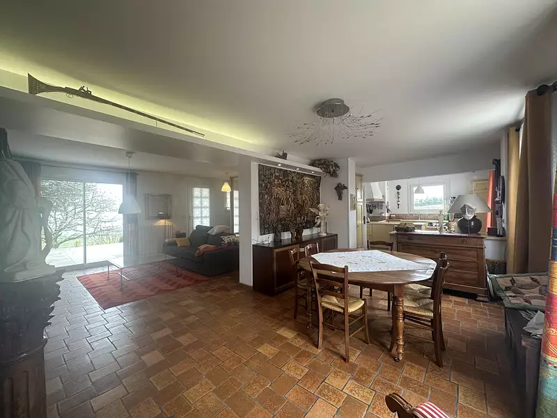 Maison, 166 m²