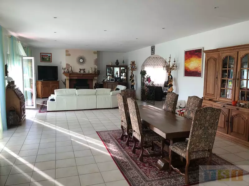 Maison, 320 m²